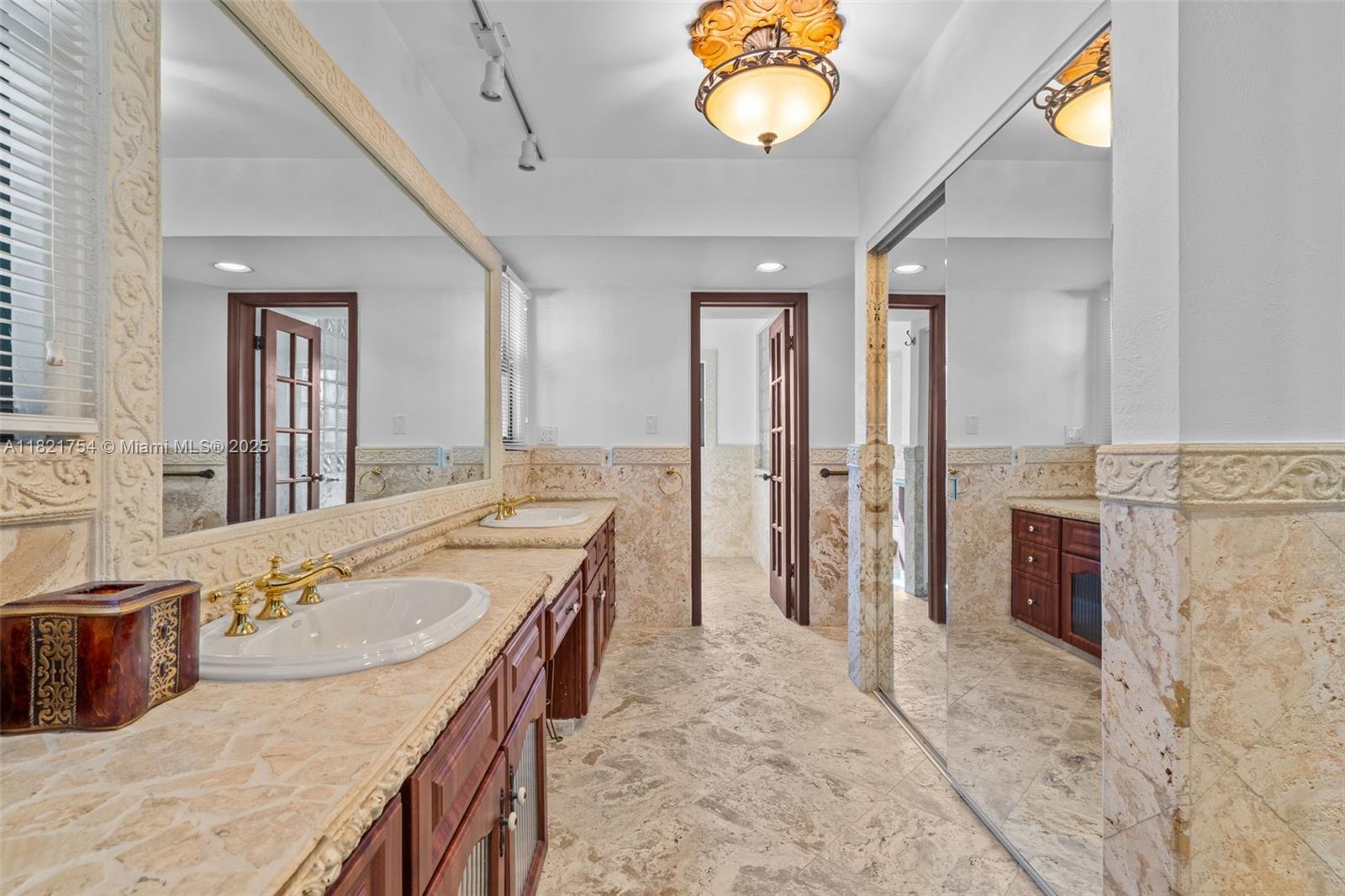 800 Diplomat Pkwy