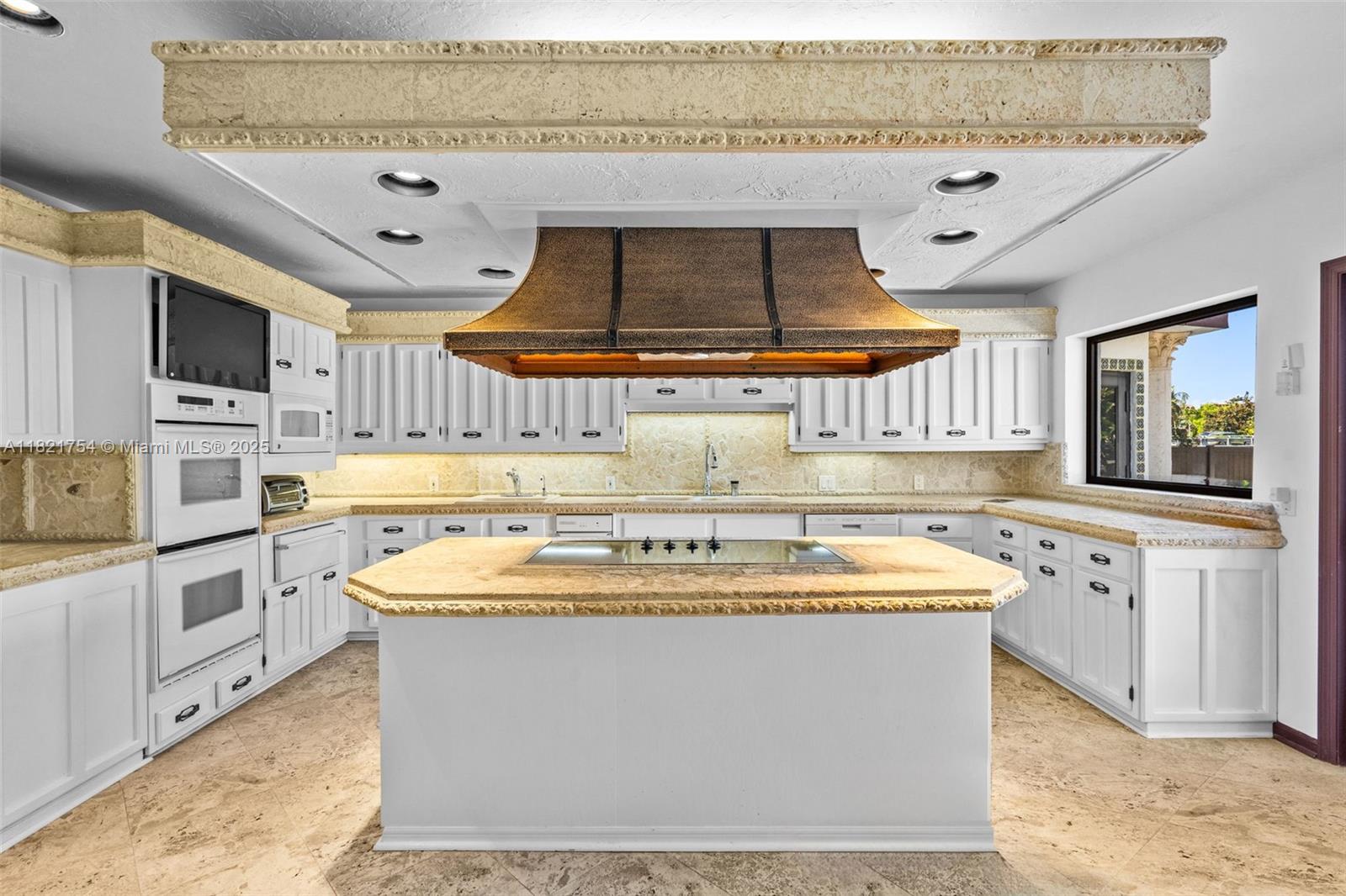 800 Diplomat Pkwy