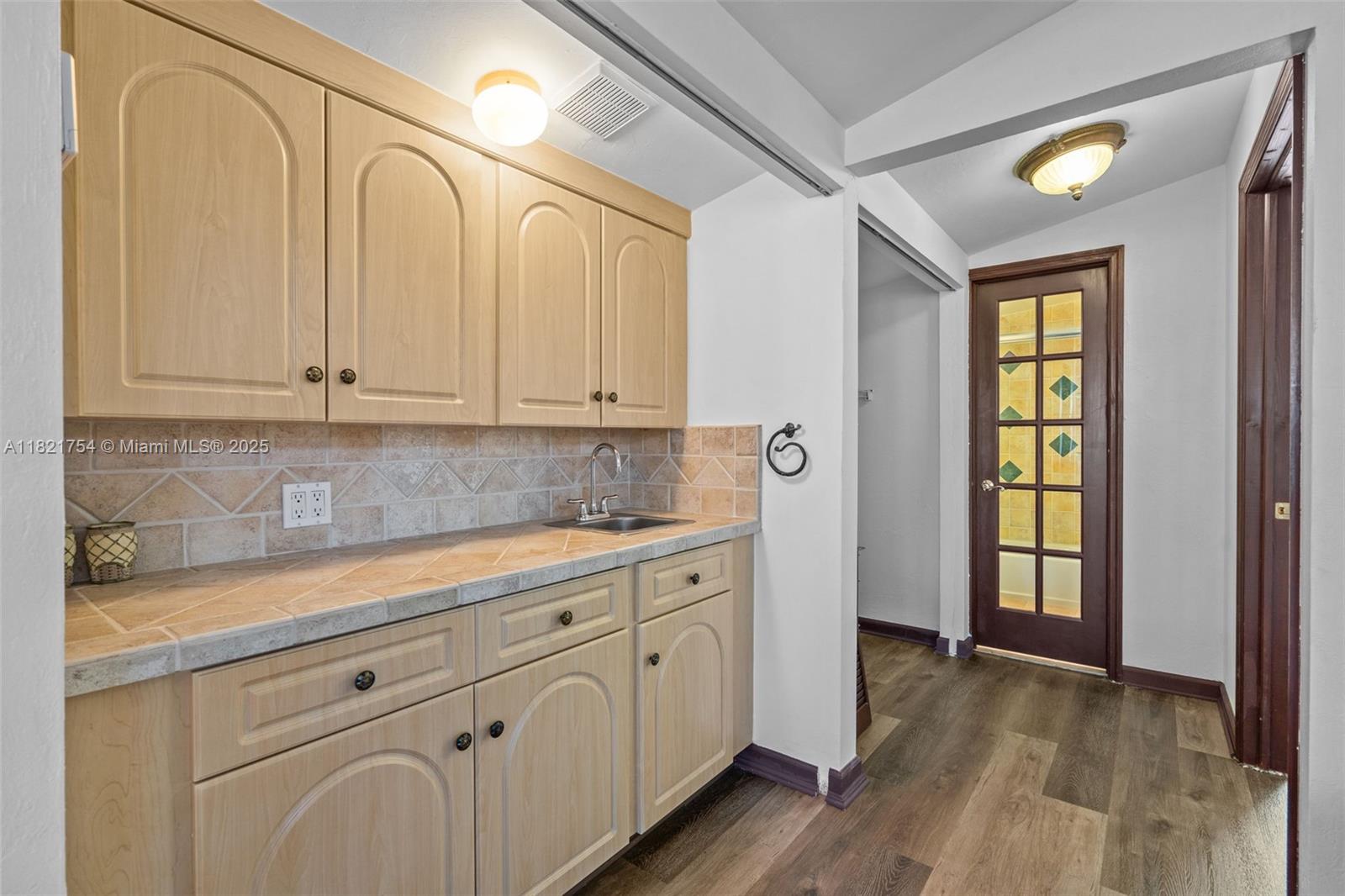 800 Diplomat Pkwy