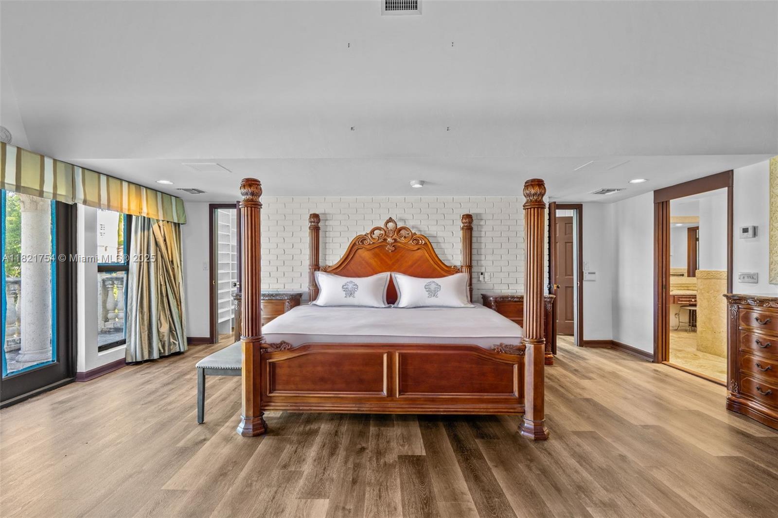 800 Diplomat Pkwy