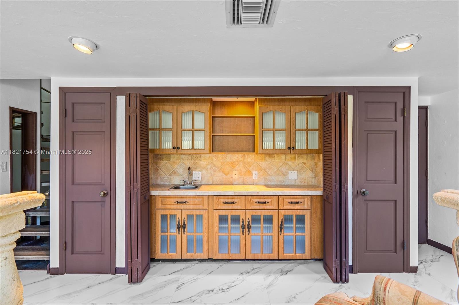 800 Diplomat Pkwy