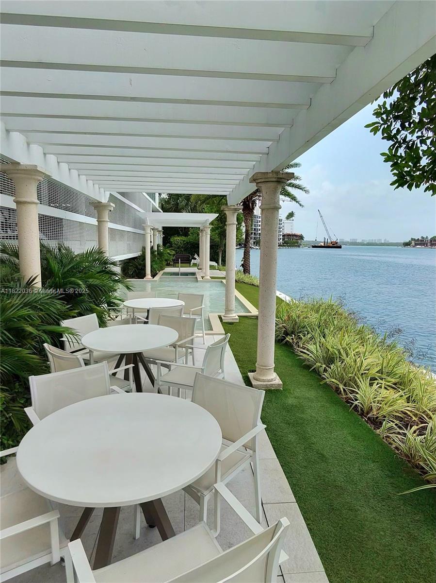 9821 E Bay Harbor Dr # 903