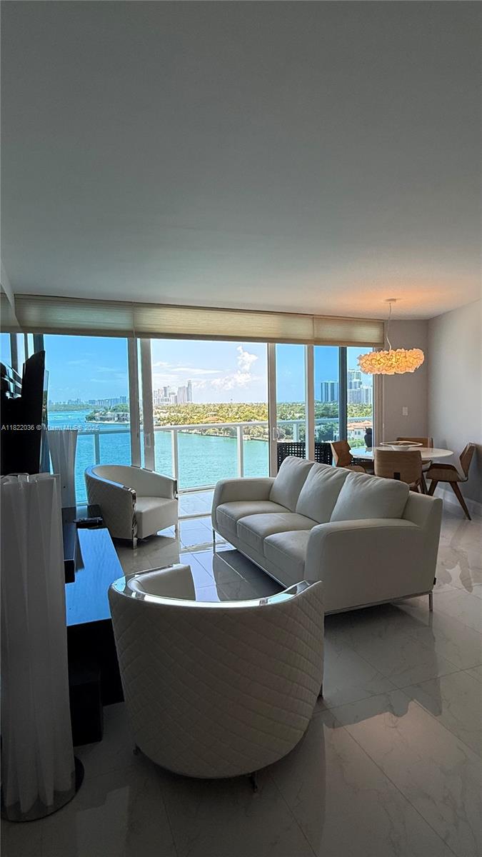 9821 E Bay Harbor Dr # 903