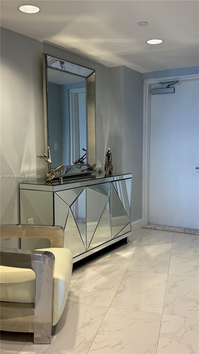 9821 E Bay Harbor Dr # 903