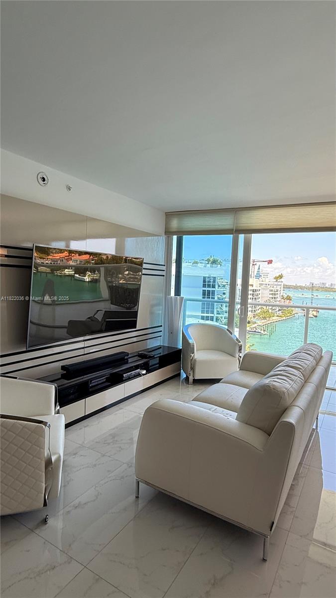 9821 E Bay Harbor Dr # 903