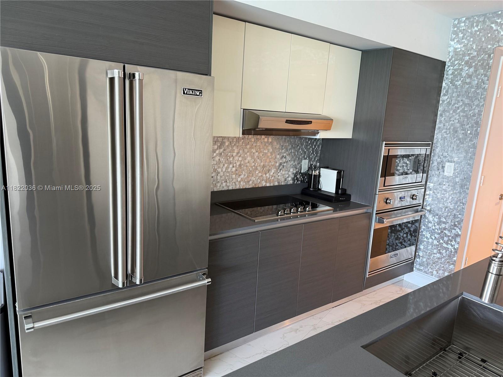 9821 E Bay Harbor Dr # 903