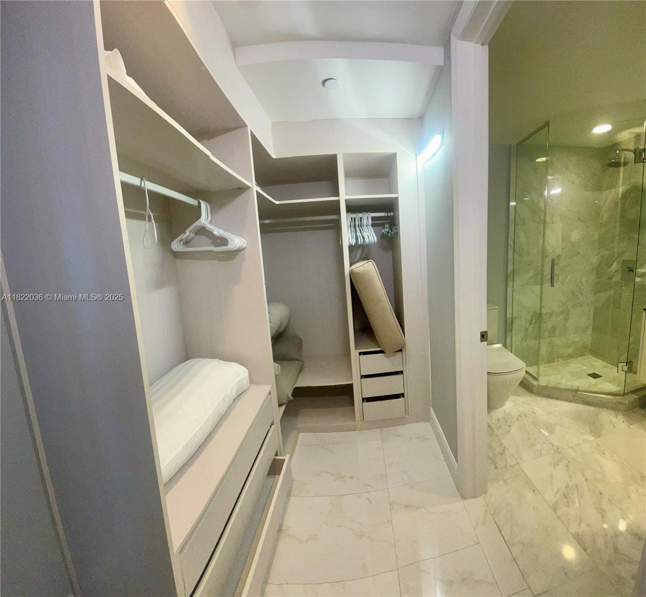 9821 E Bay Harbor Dr # 903