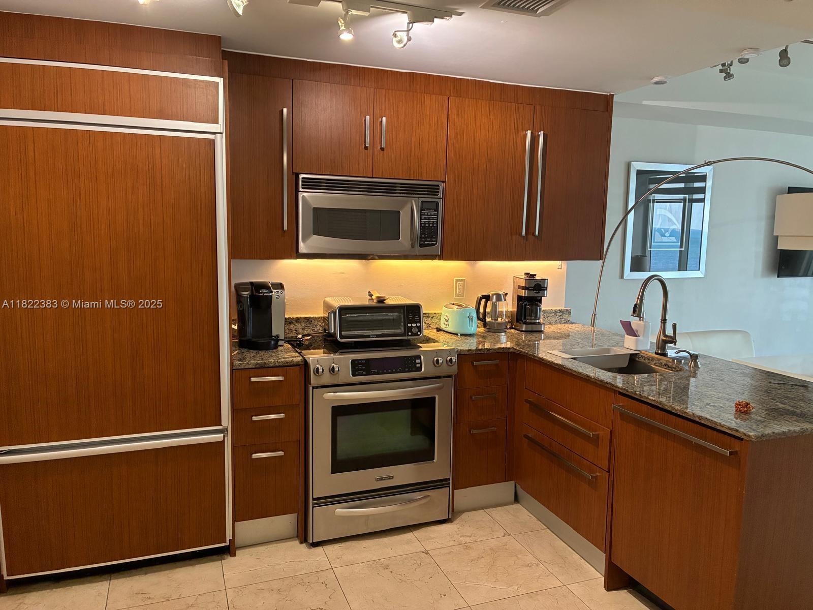 10275 Collins Ave # 1004
