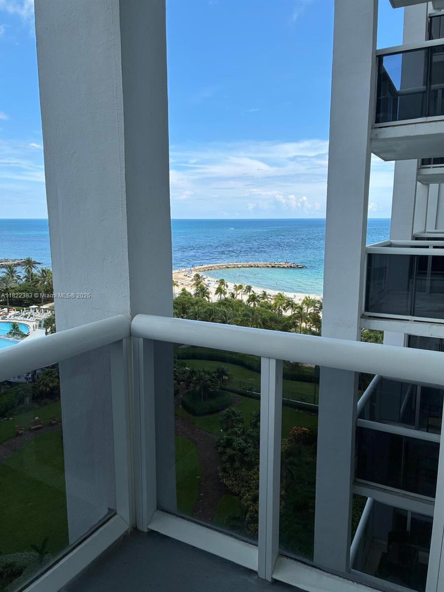 10275 Collins Ave # 1004