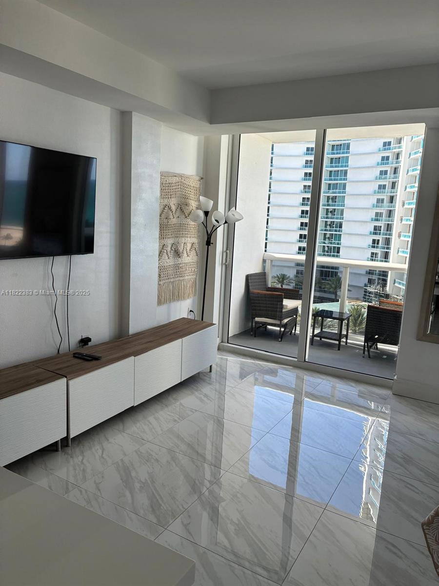 10275 Collins Ave # 1004