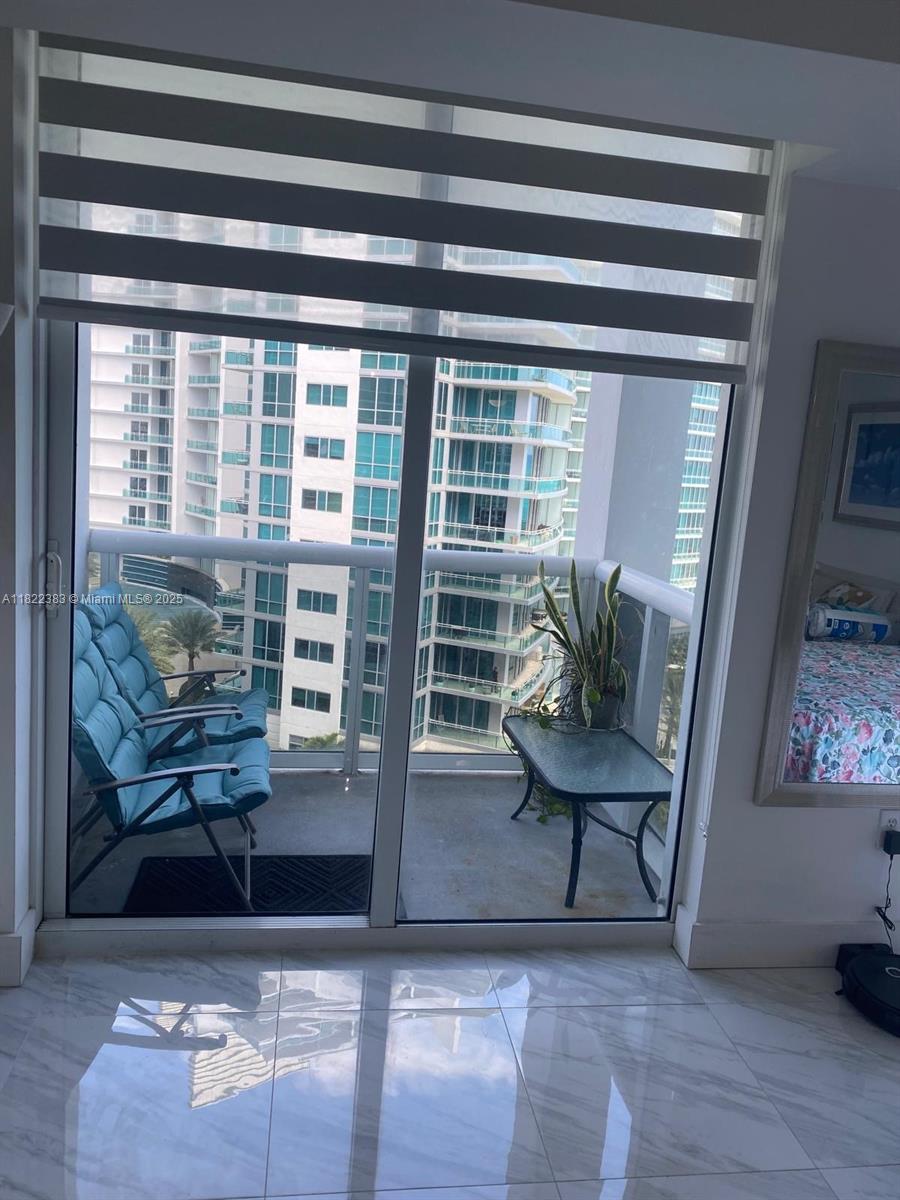 10275 Collins Ave # 1004
