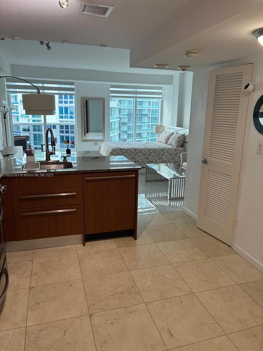 10275 Collins Ave # 1004