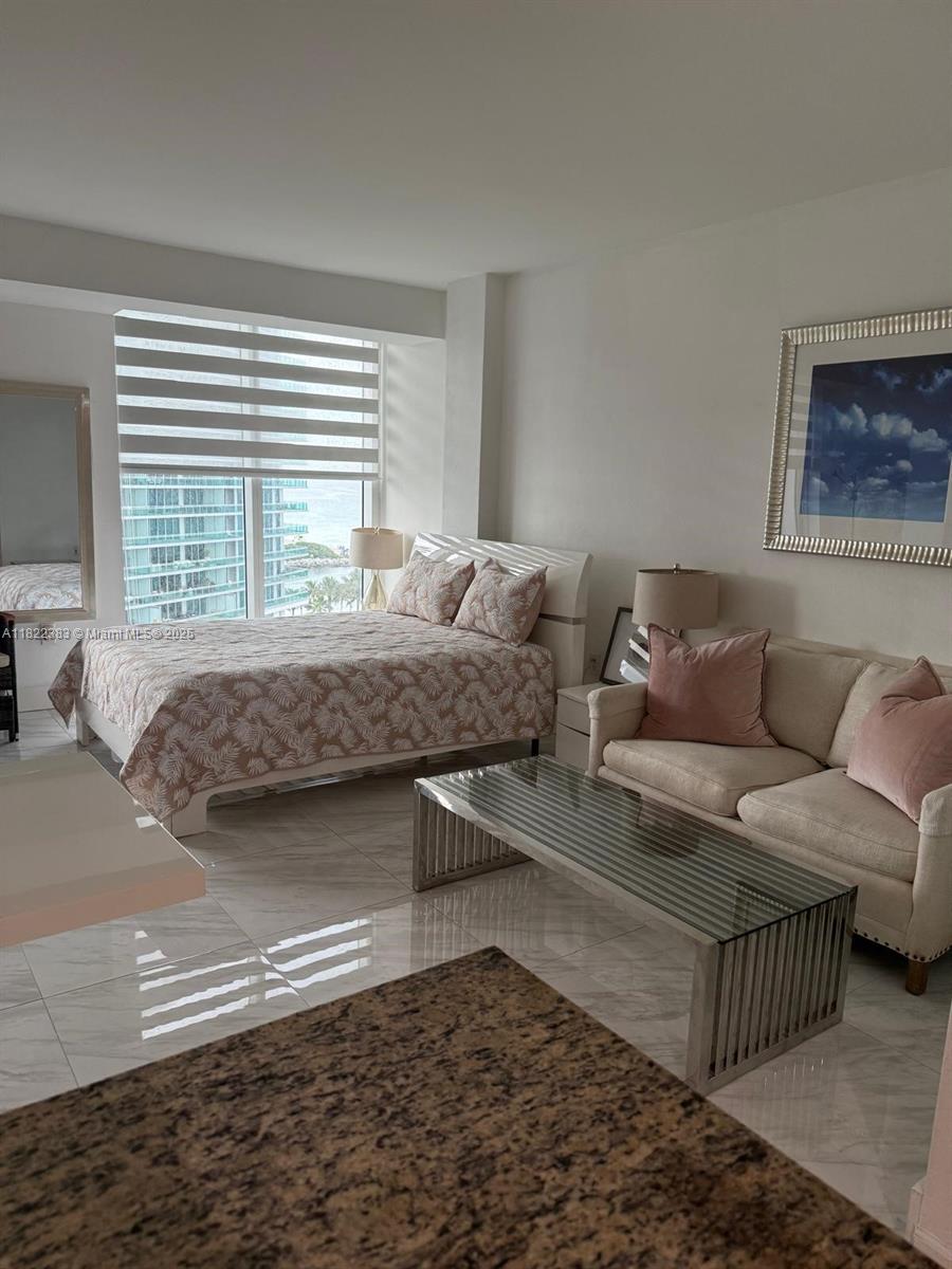 10275 Collins Ave # 1004