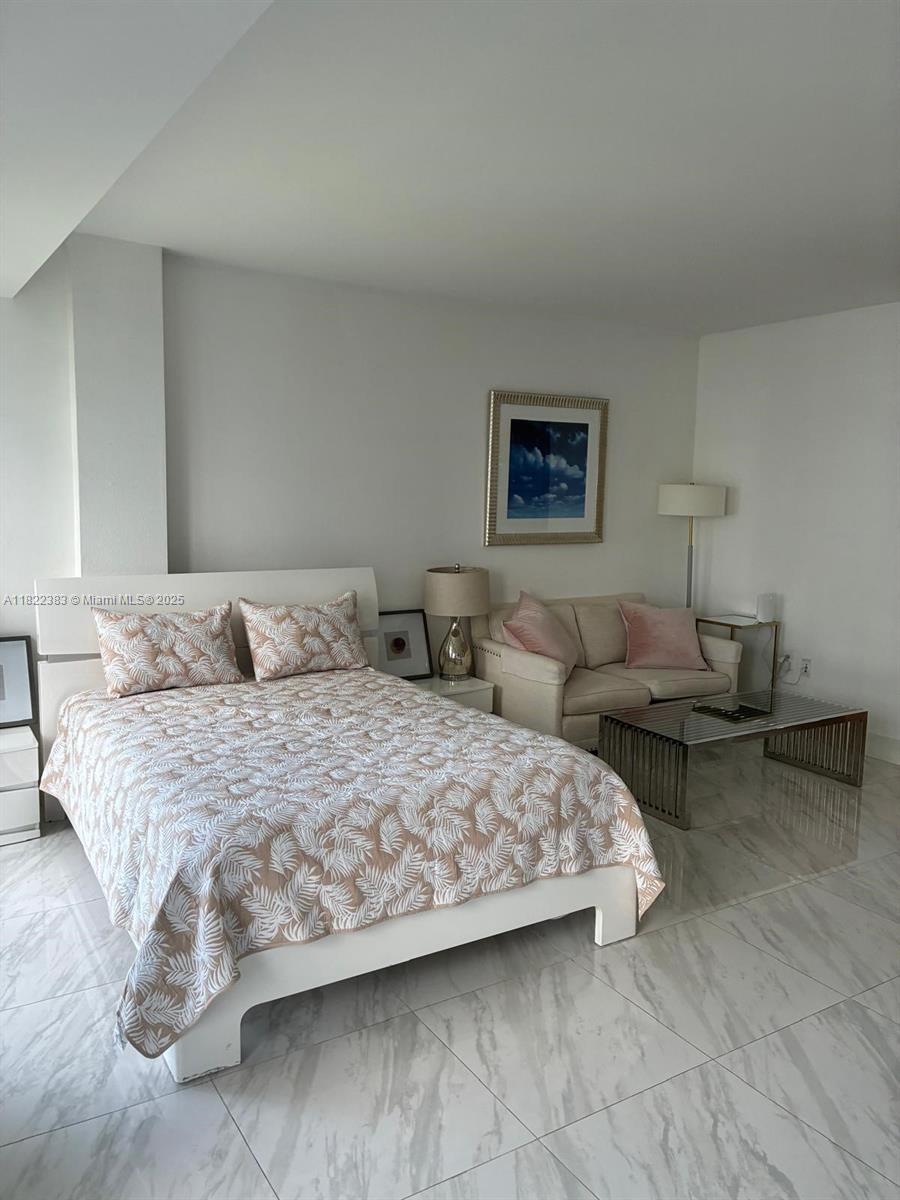 10275 Collins Ave # 1004