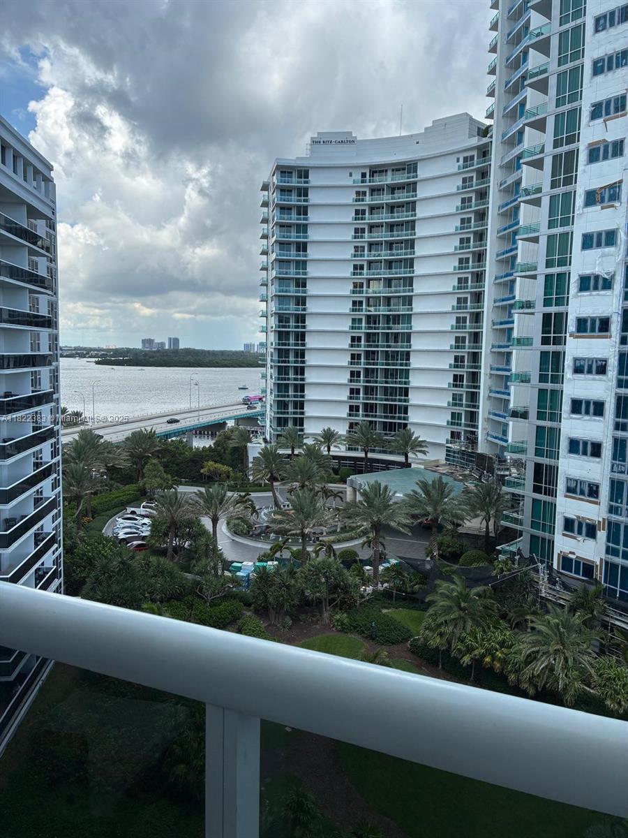 10275 Collins Ave # 1004