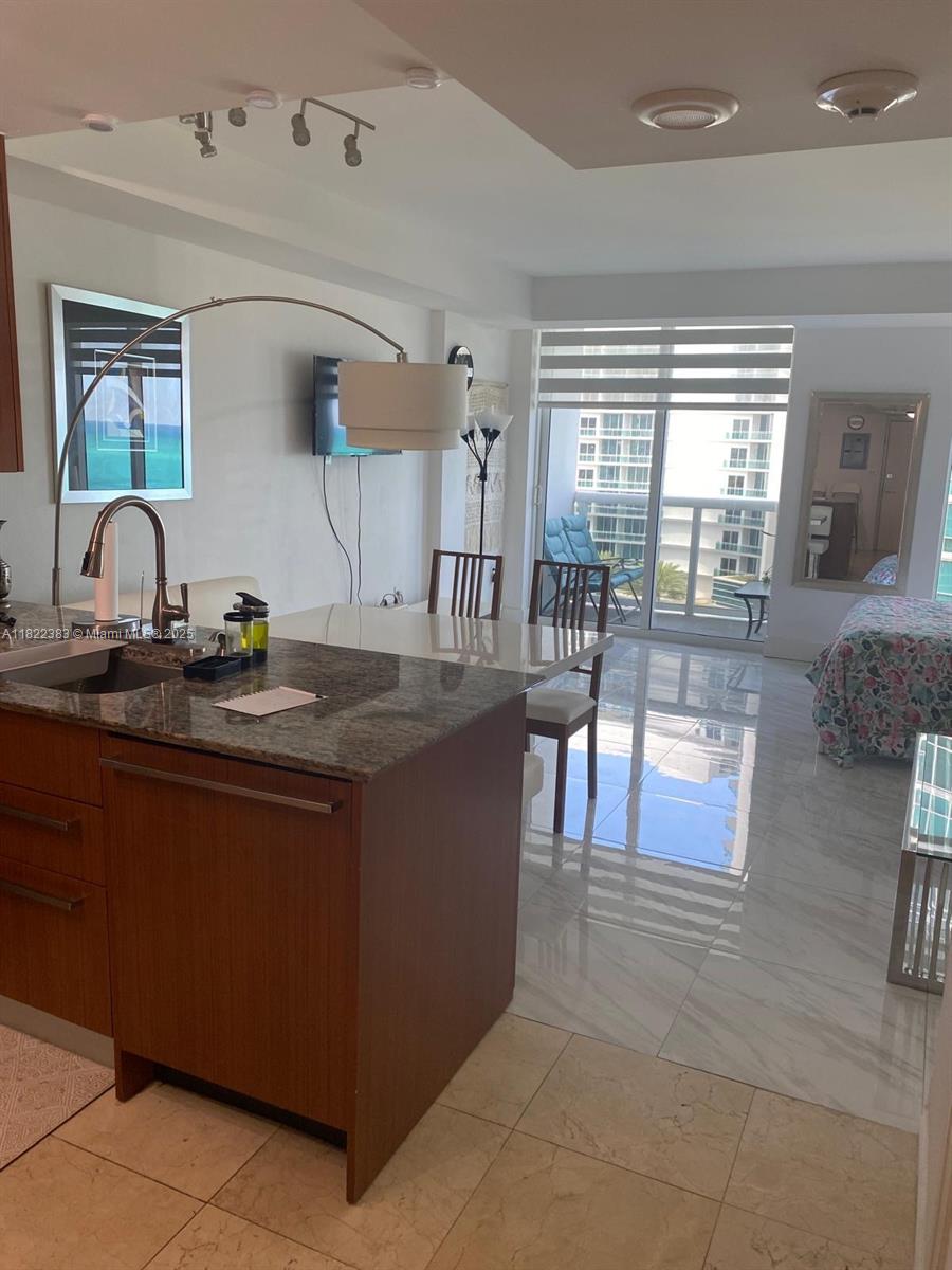 10275 Collins Ave # 1004