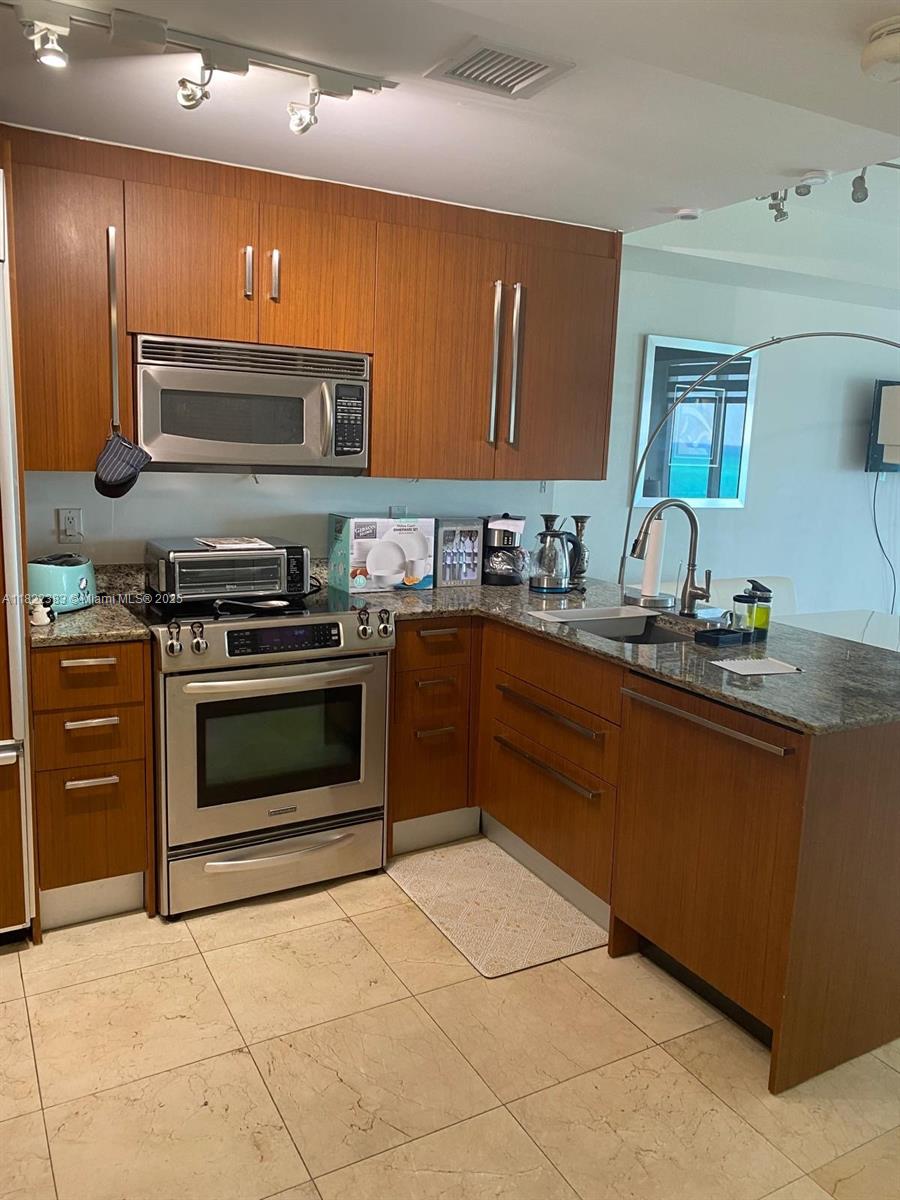 10275 Collins Ave # 1004
