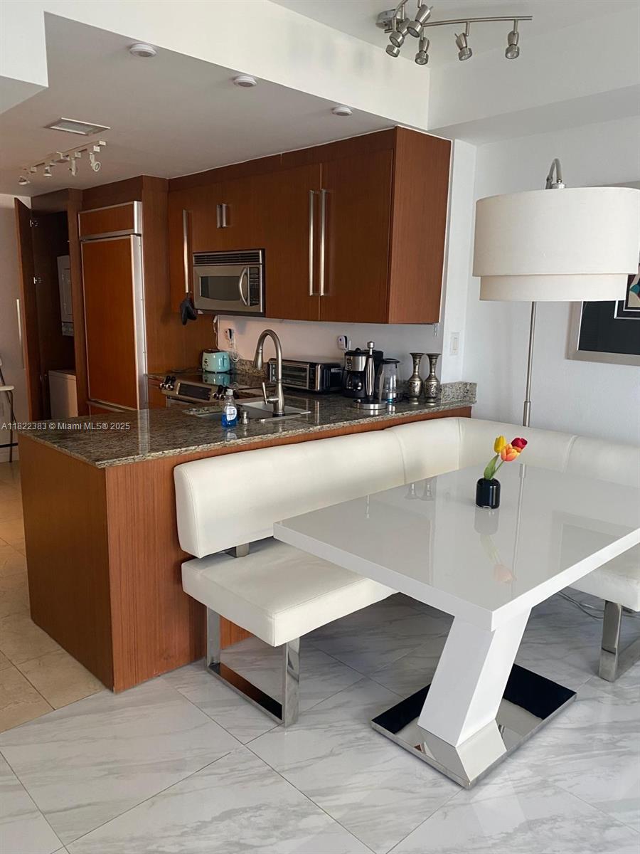 10275 Collins Ave # 1004