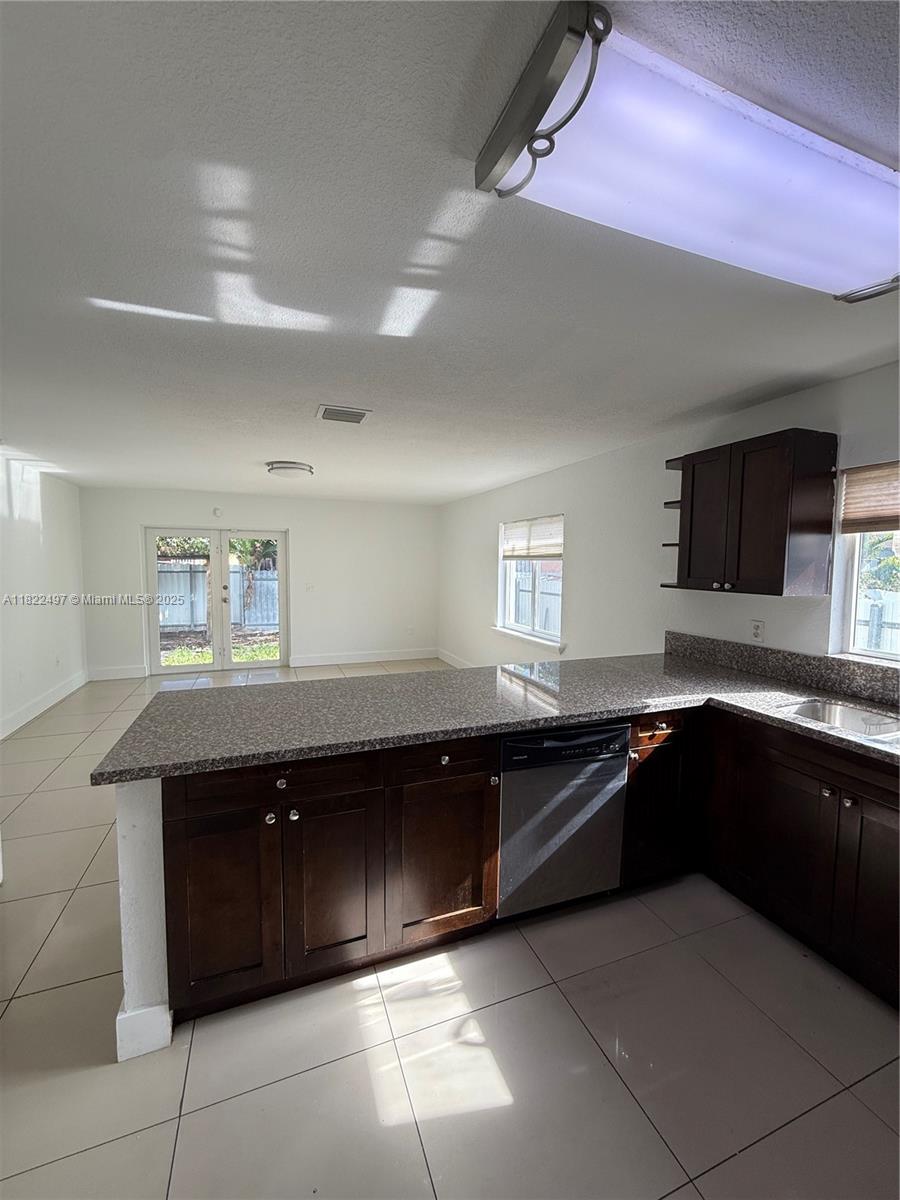 1720 NW 44th St