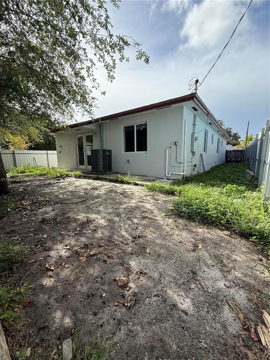 1720 NW 44th St