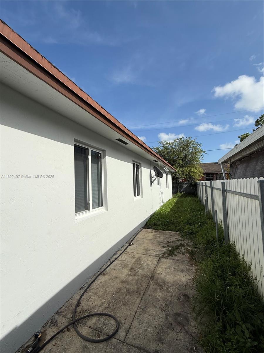 1720 NW 44th St