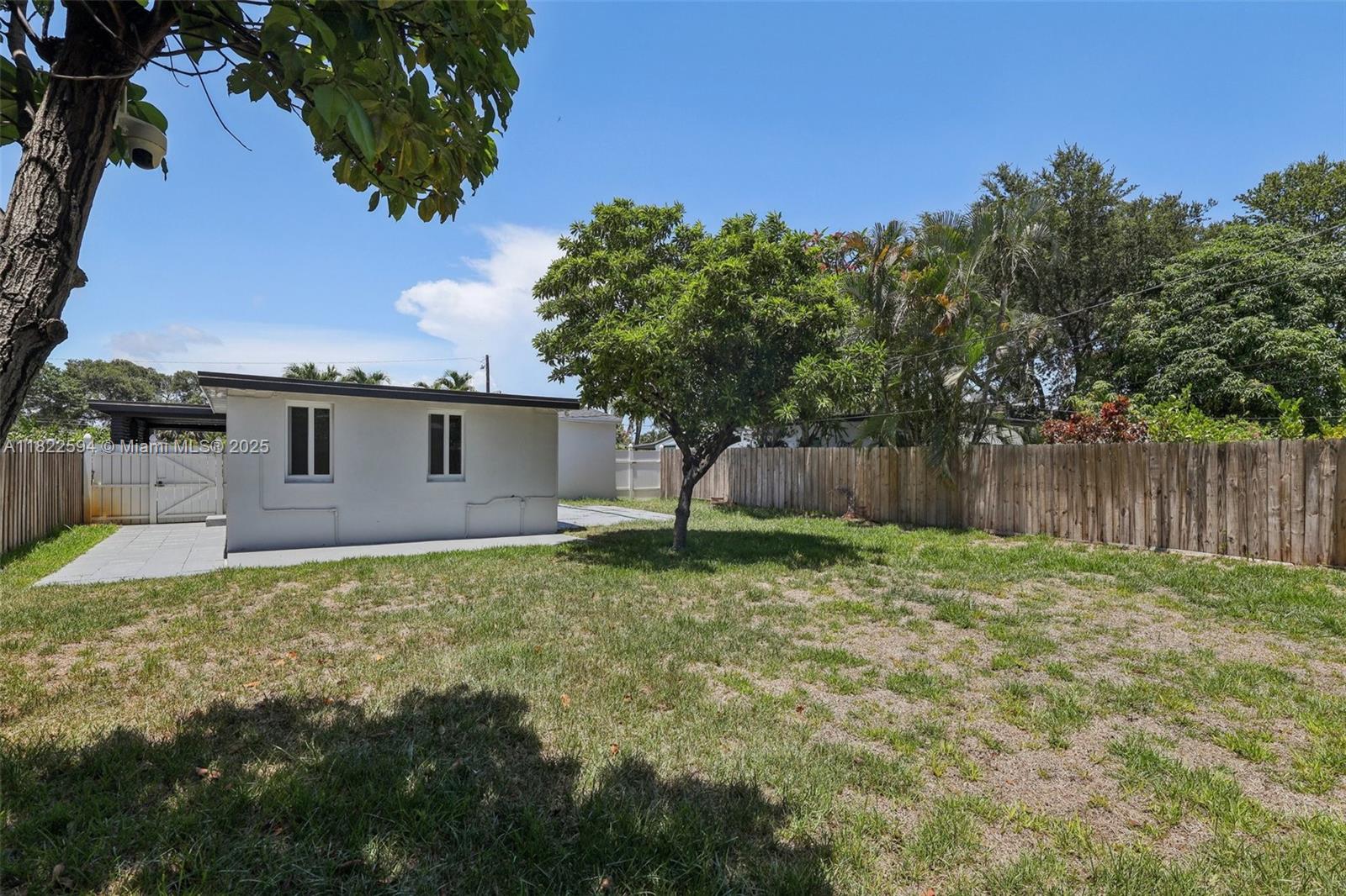 232 SW 22nd St
