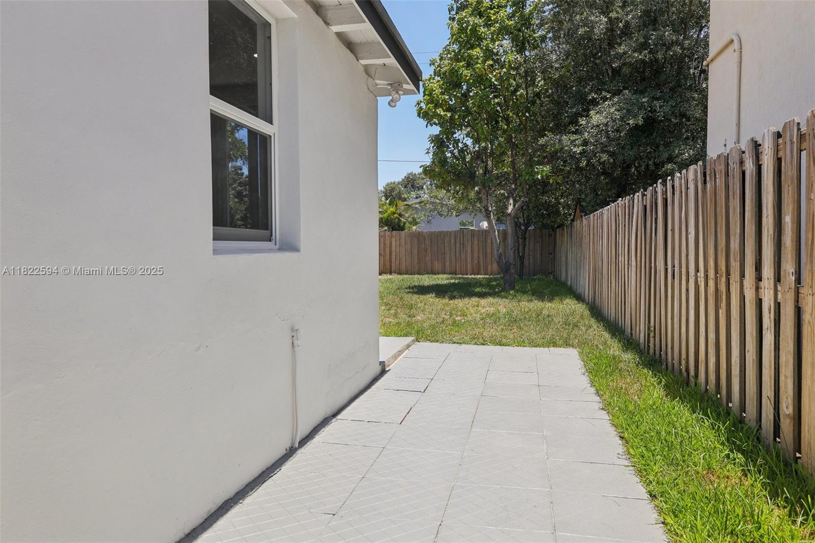 232 SW 22nd St