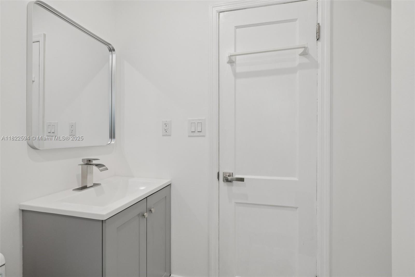 232 SW 22nd St