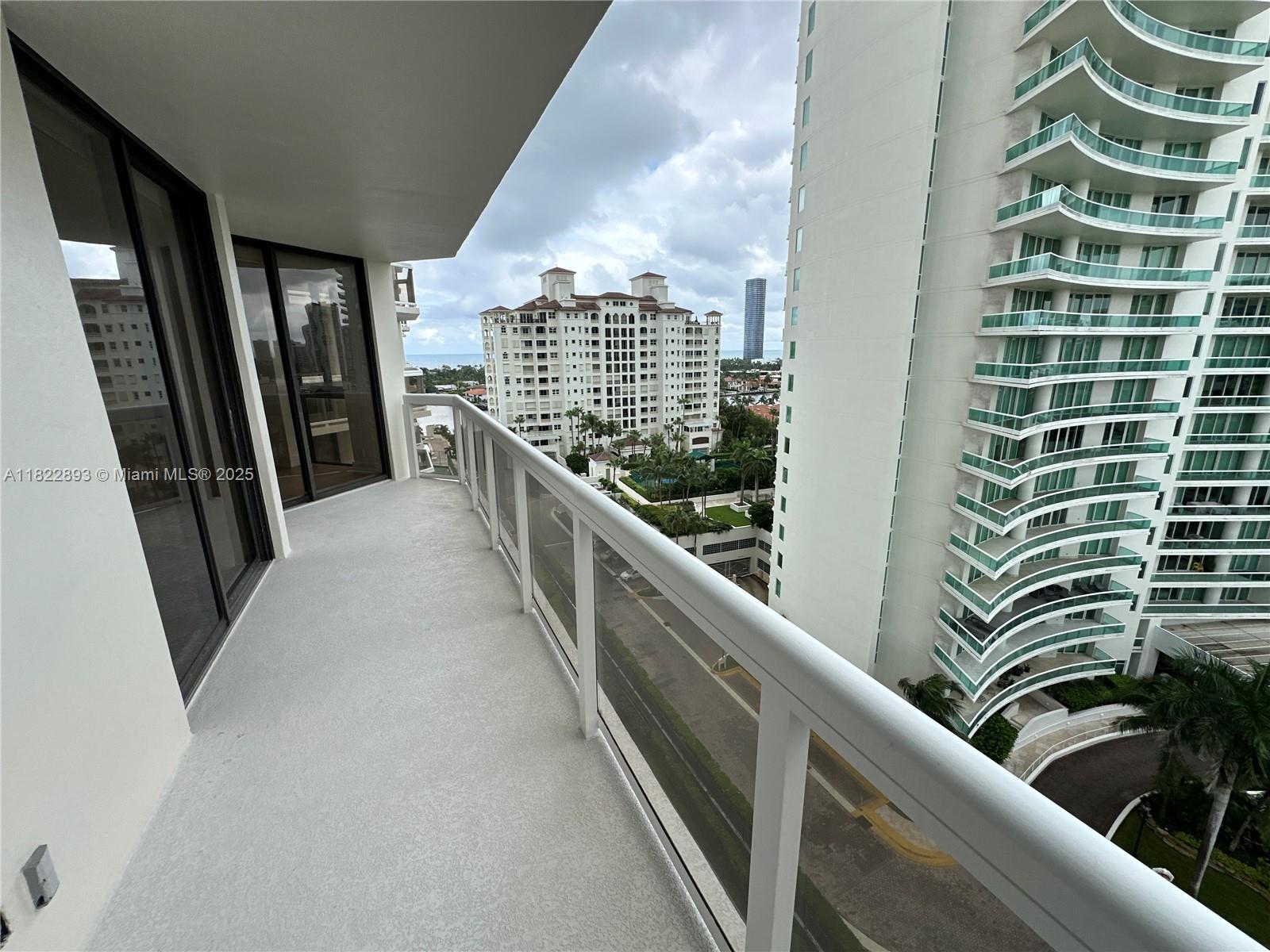 20185 E Country Club Dr # 1105