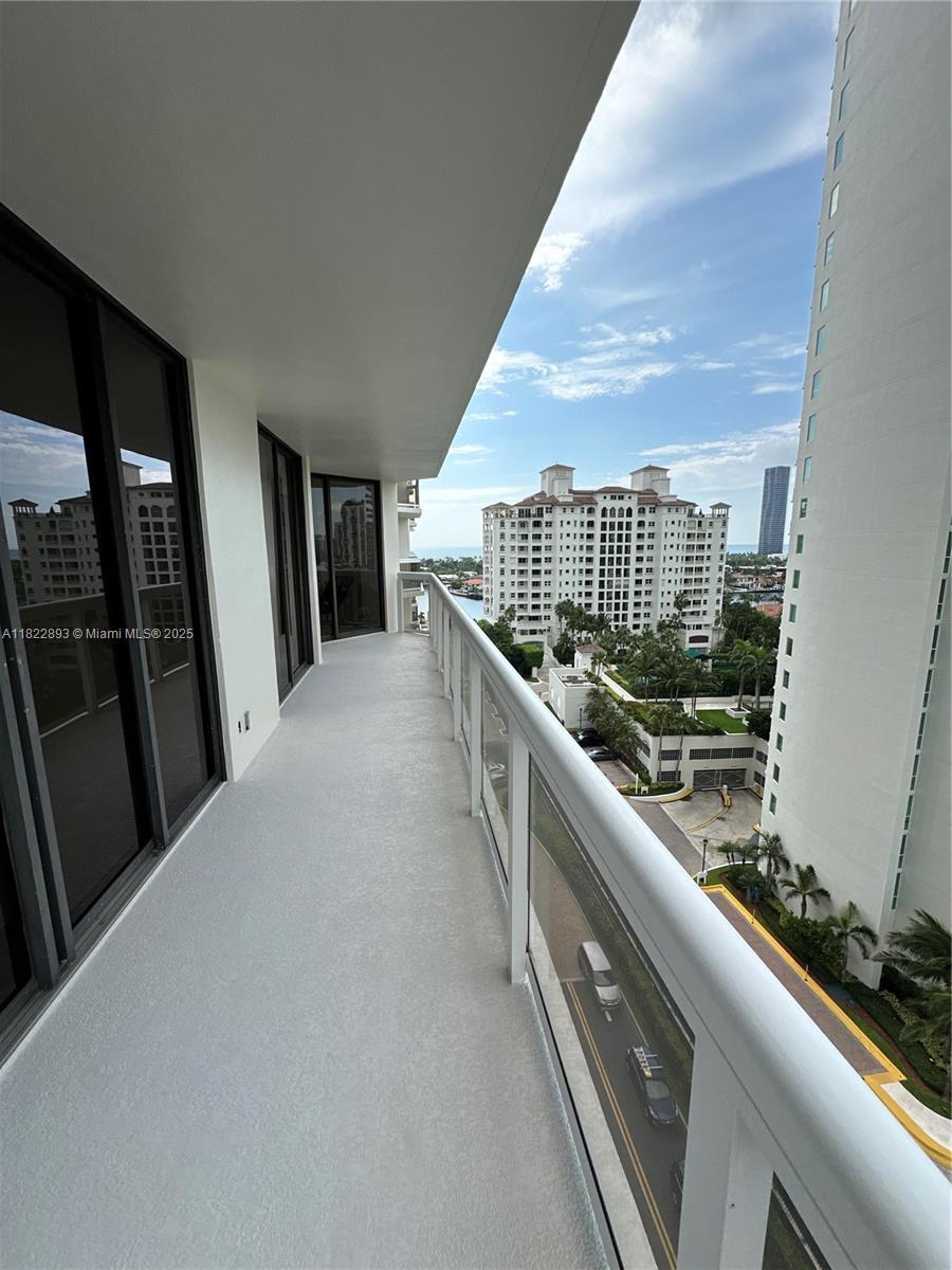 20185 E Country Club Dr # 1105