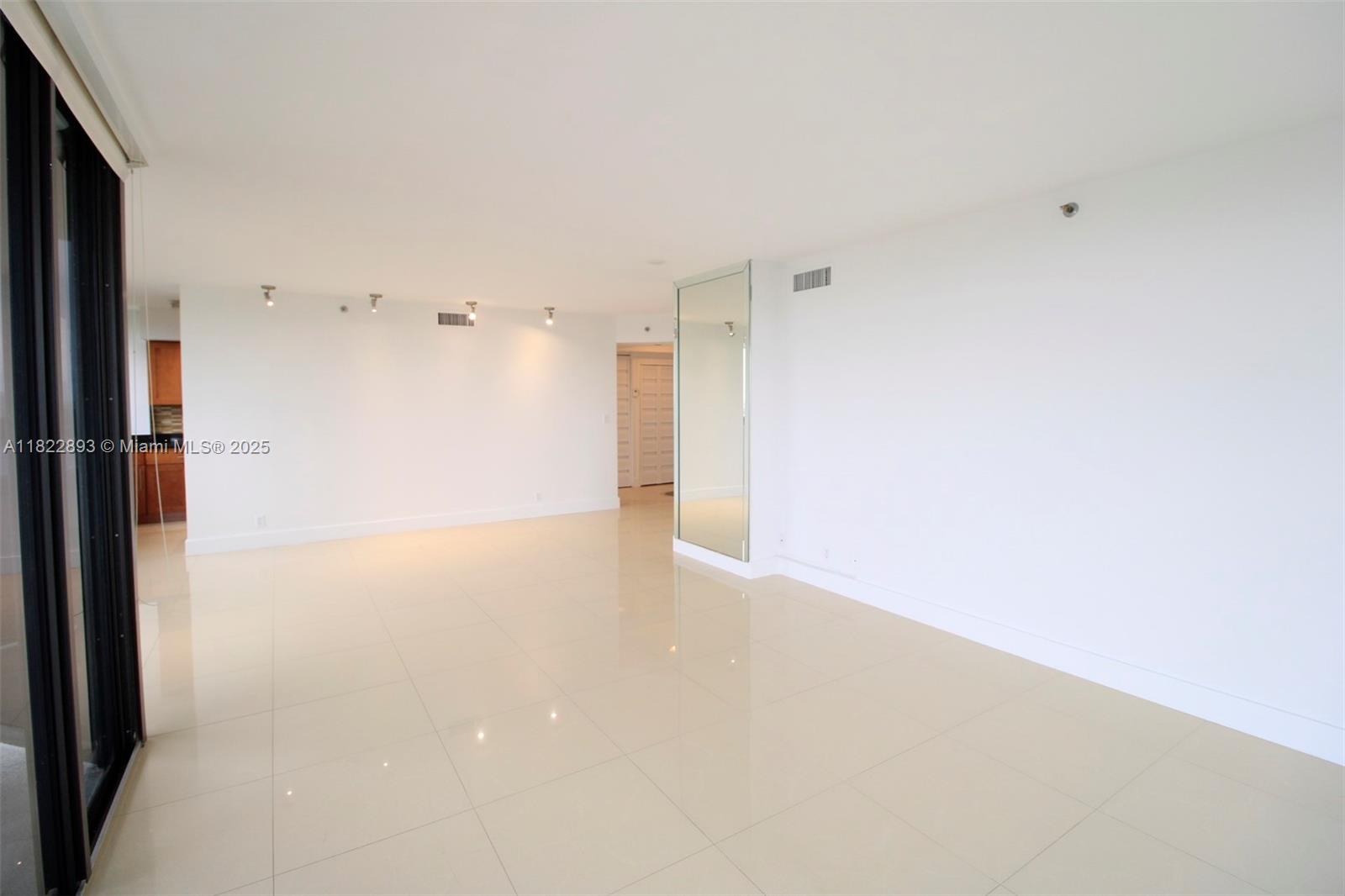 20185 E Country Club Dr # 1105