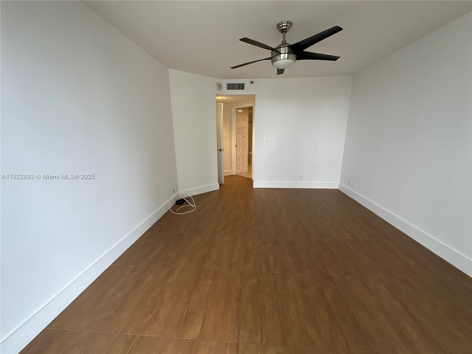 20185 E Country Club Dr # 1105