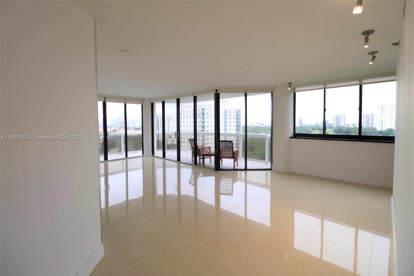 20185 E Country Club Dr # 1105