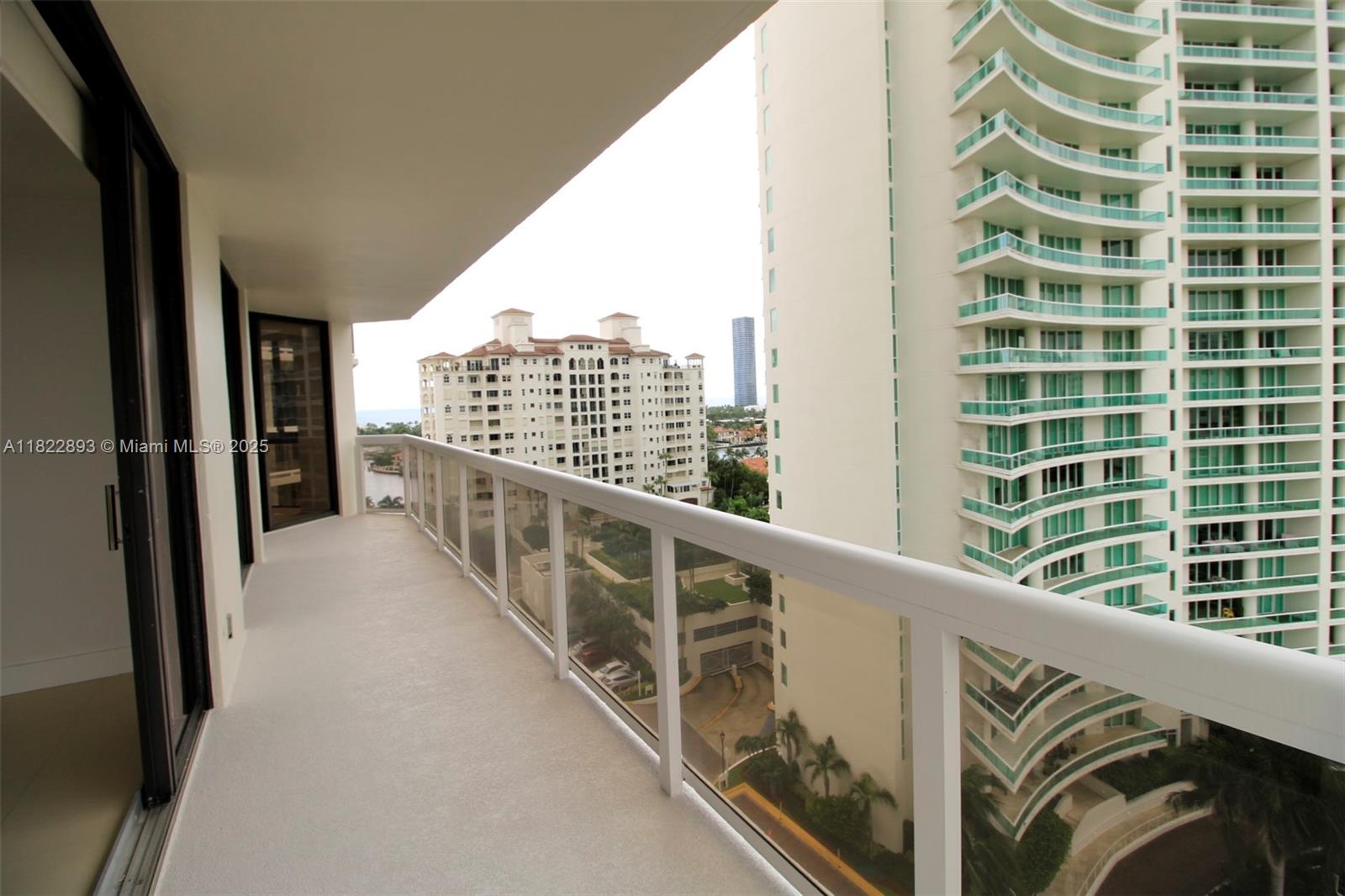 20185 E Country Club Dr # 1105