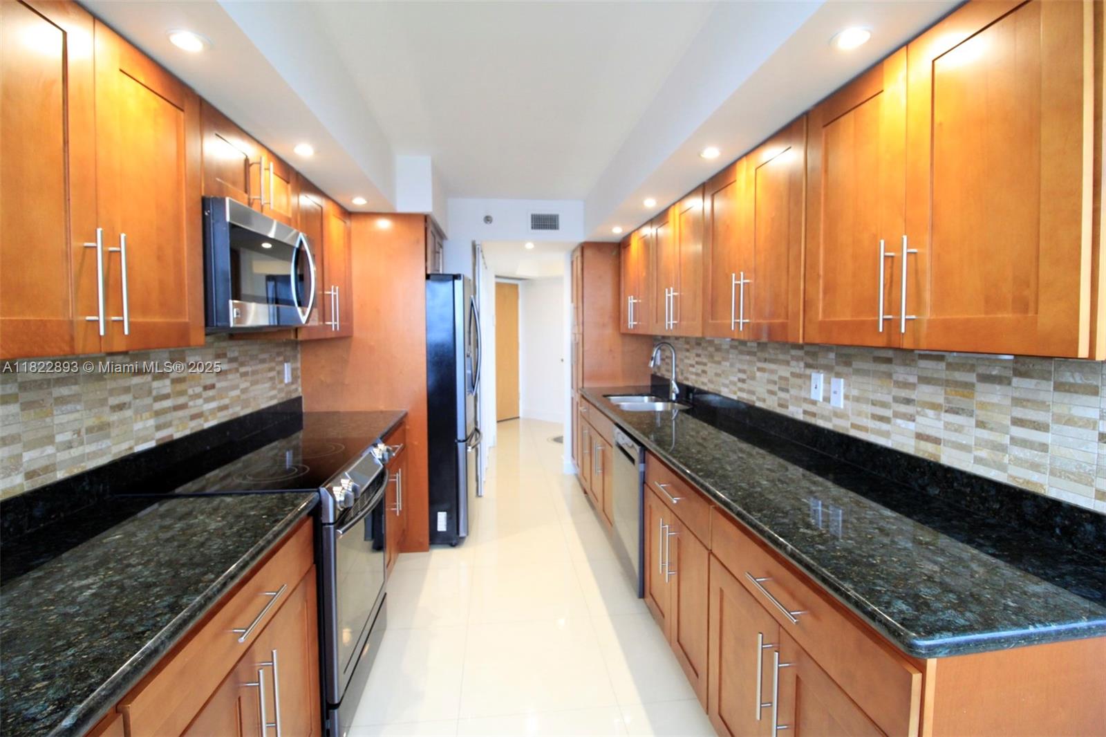 20185 E Country Club Dr # 1105