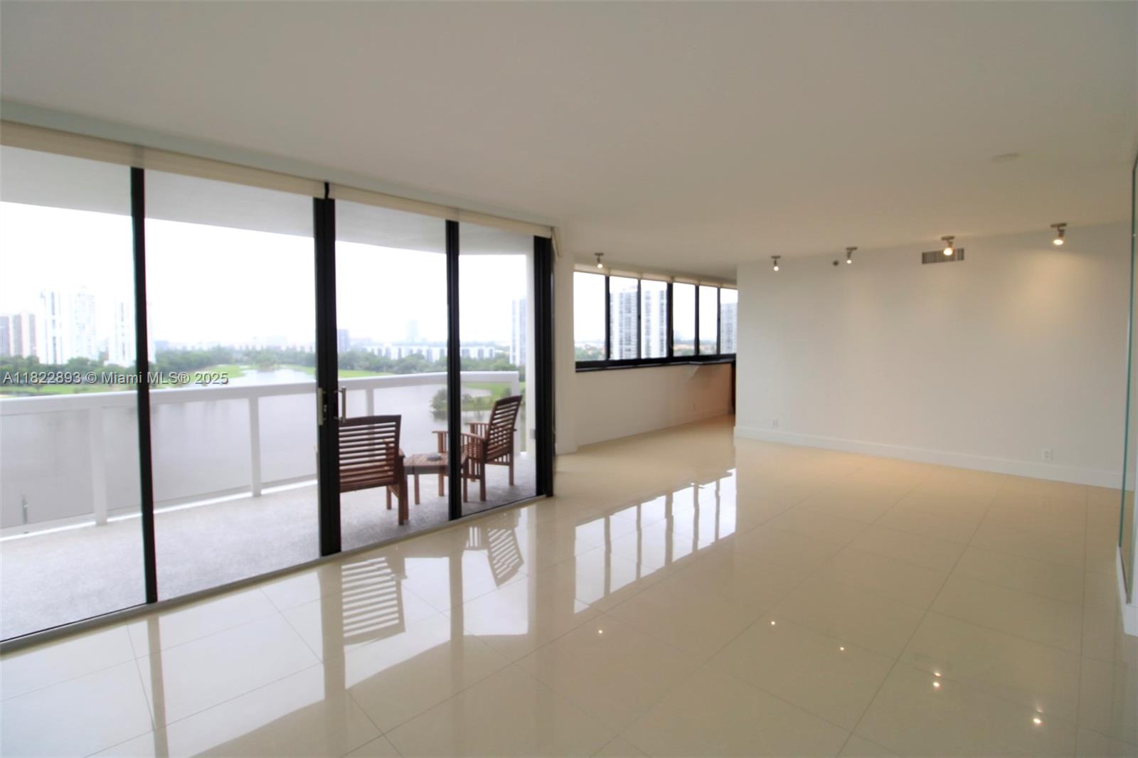 20185 E Country Club Dr # 1105