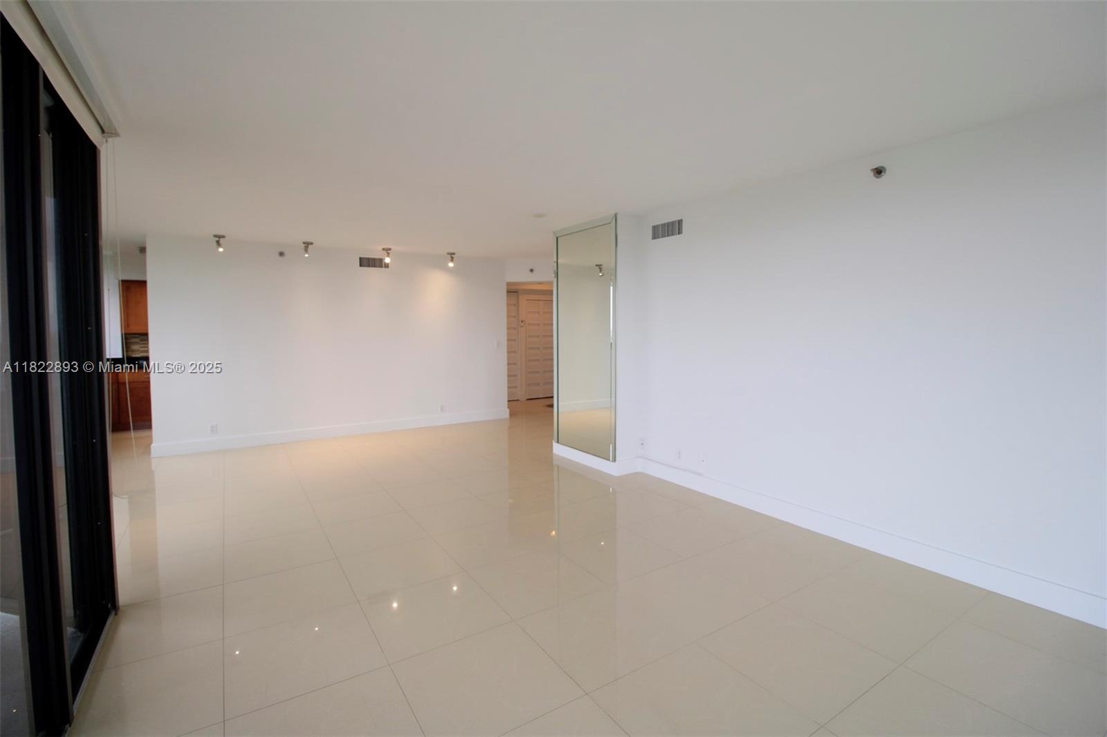 20185 E Country Club Dr # 1105