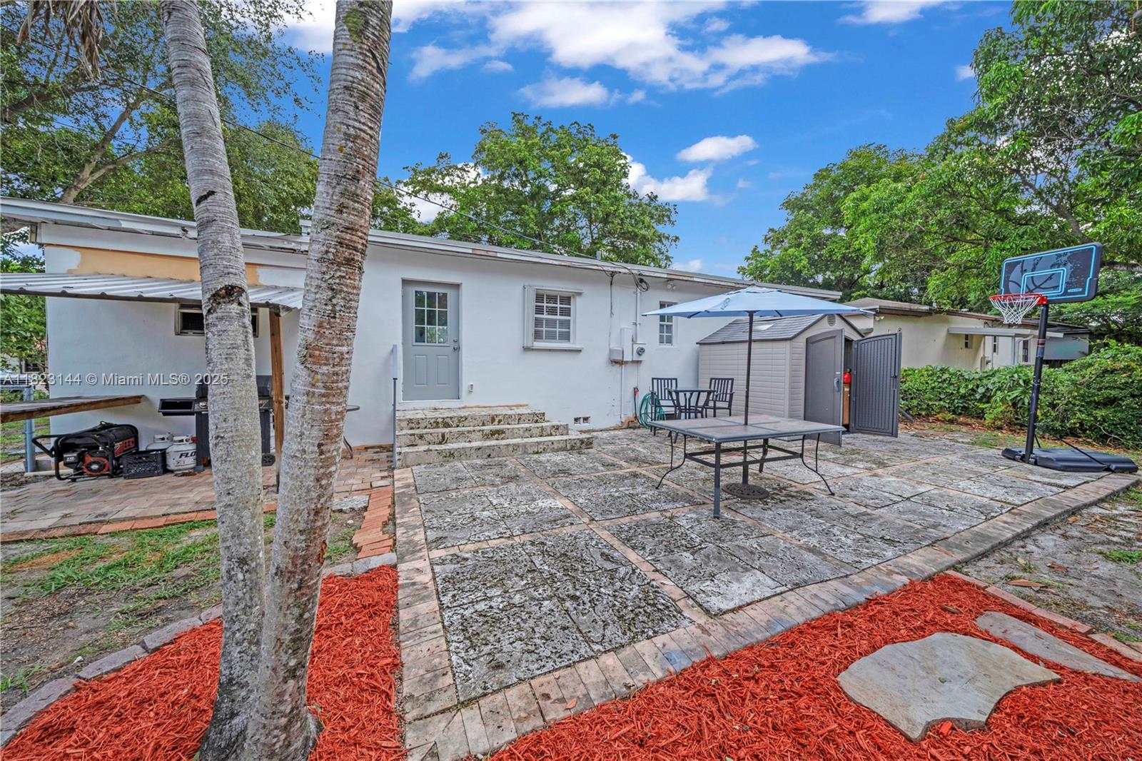 6120 NW 40th St