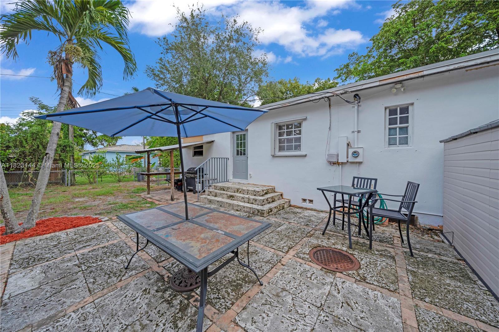 6120 NW 40th St