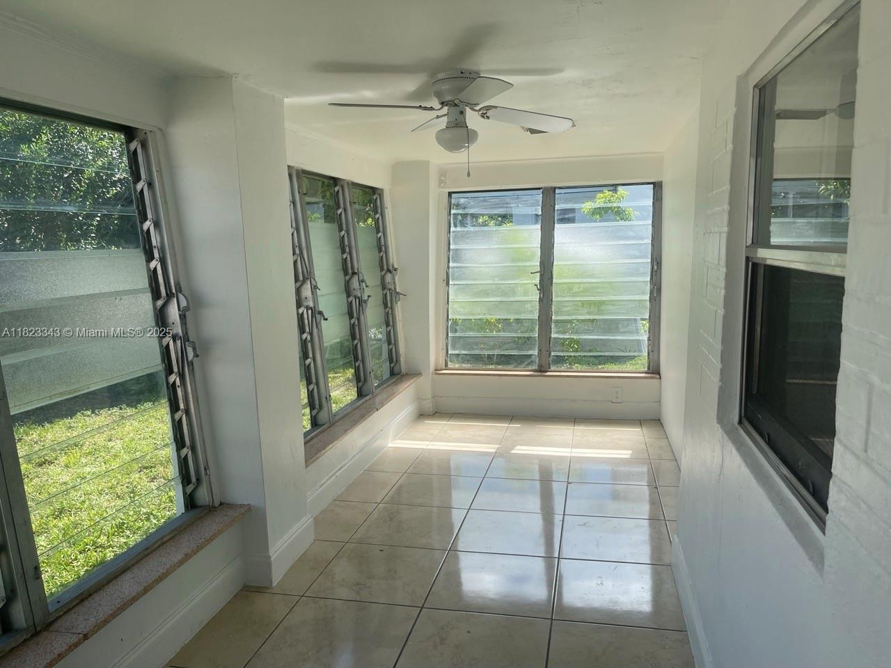 2329 NE 173rd St Unit: FRONT