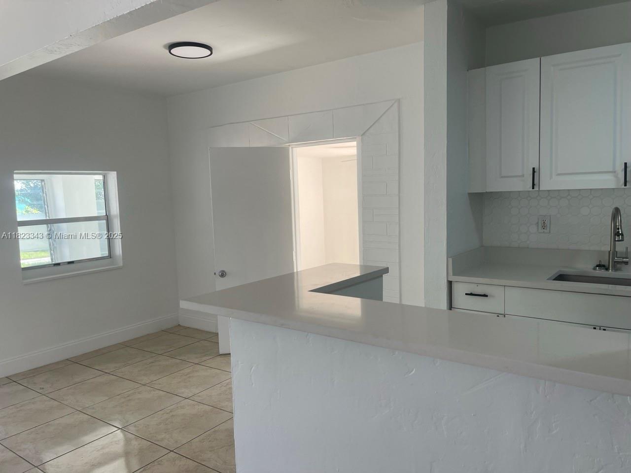 2329 NE 173rd St Unit: FRONT