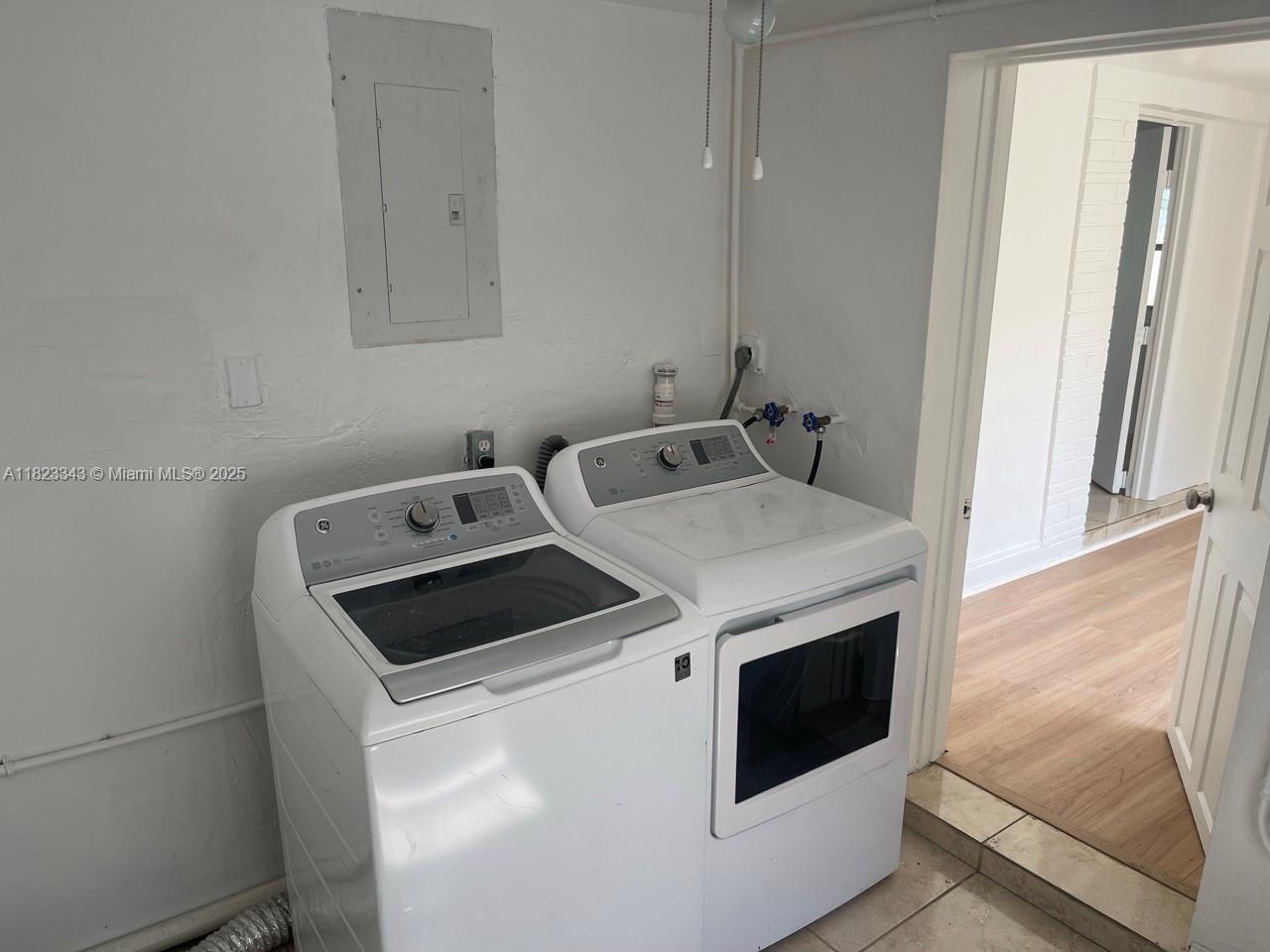 2329 NE 173rd St Unit: FRONT