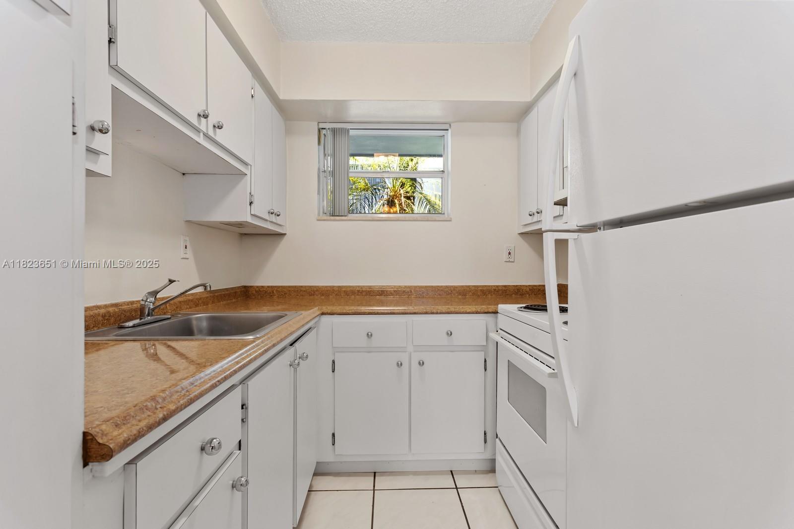 1800 SW 25th St # 2102