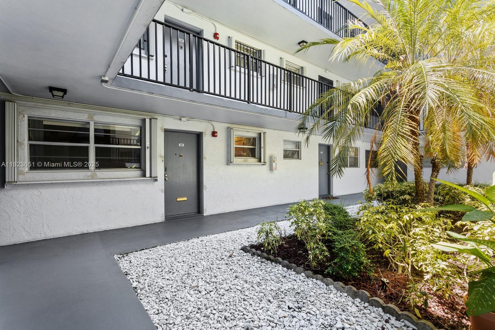 1800 SW 25th St # 2102