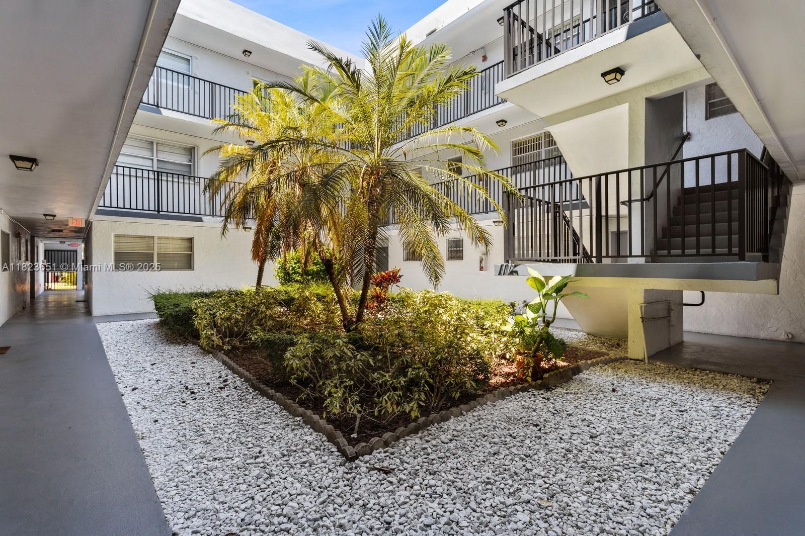 1800 SW 25th St # 2102