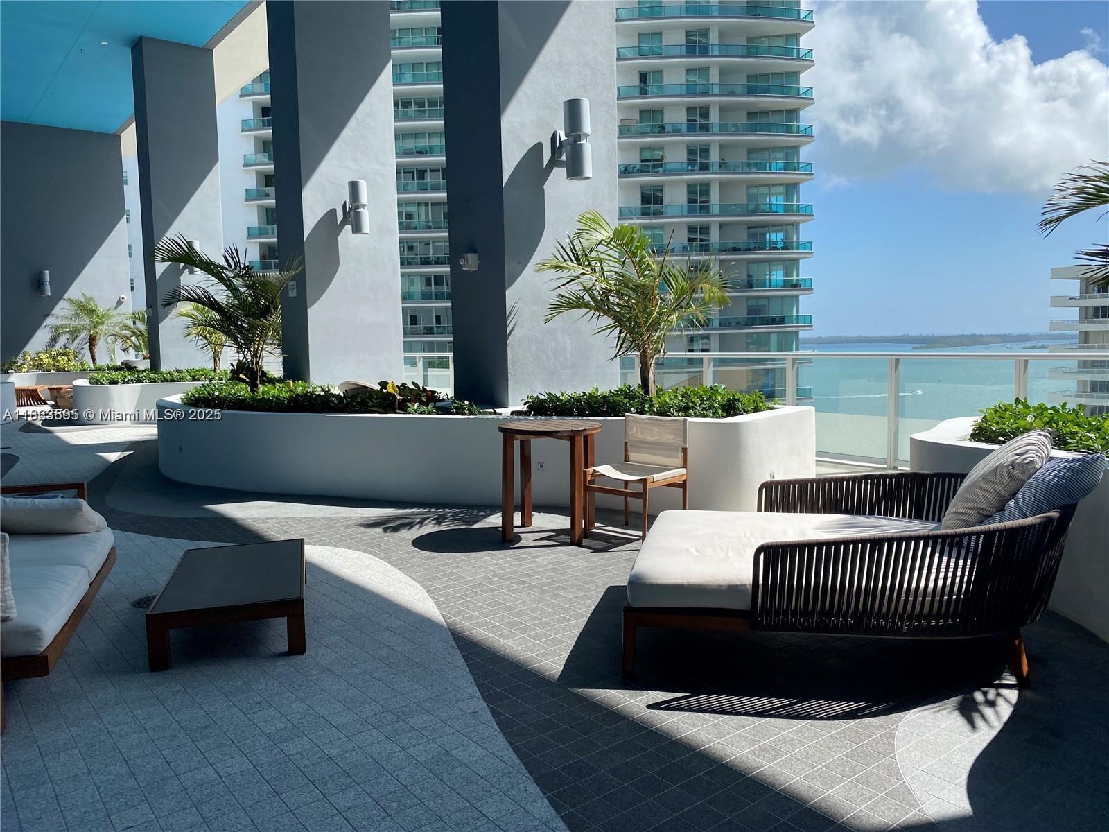 1300 Brickell Bay Dr # 910