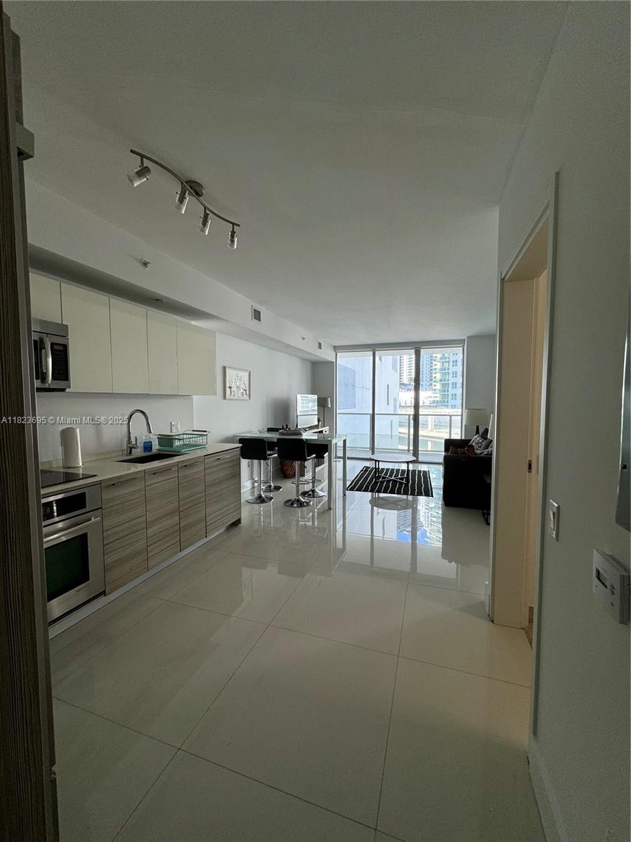 1300 Brickell Bay Dr # 910