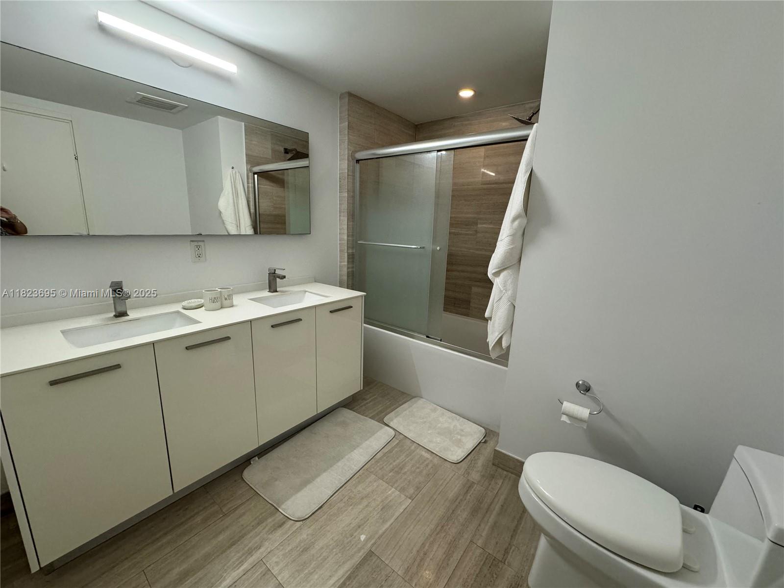 1300 Brickell Bay Dr # 910