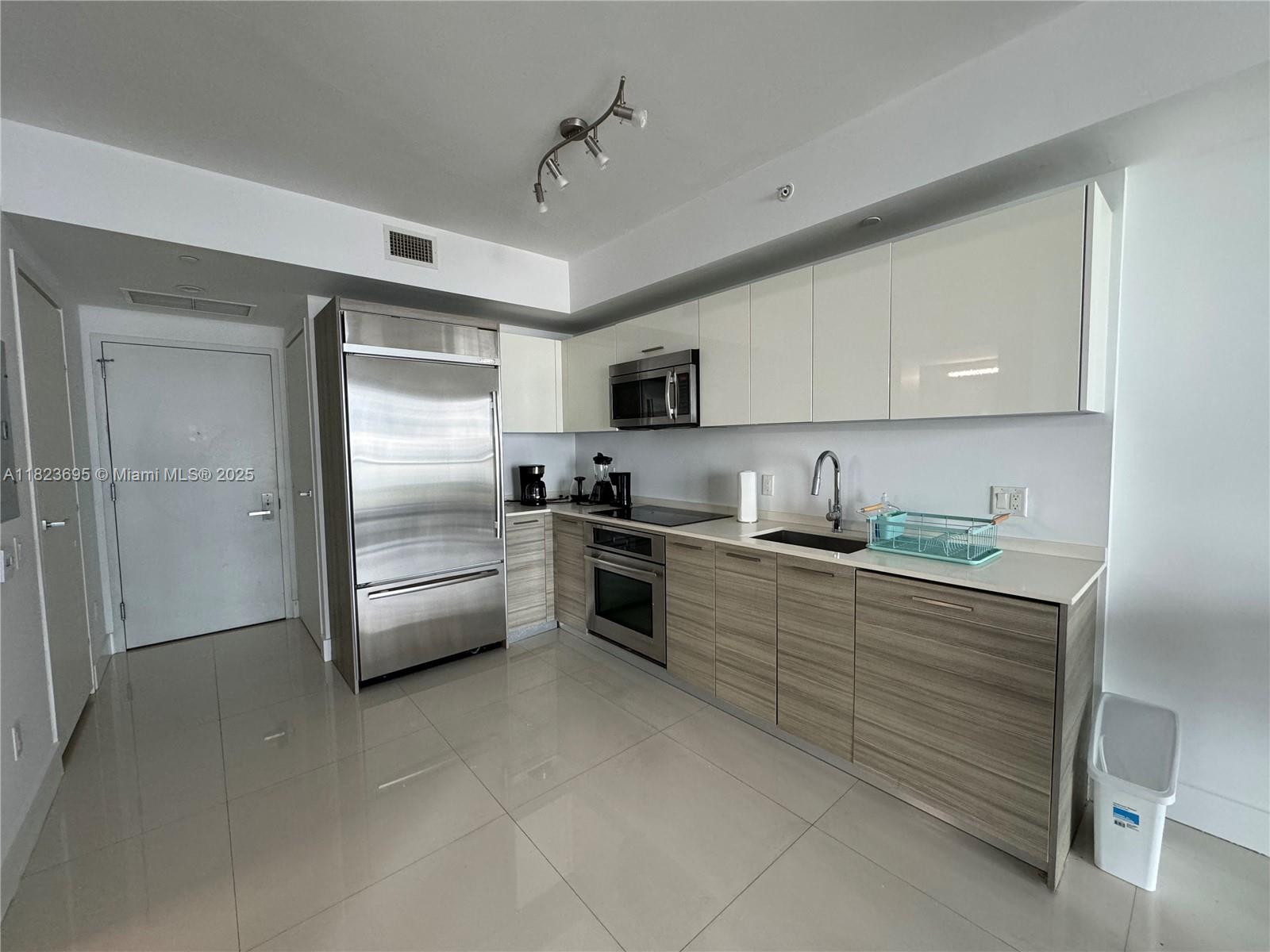 1300 Brickell Bay Dr # 910