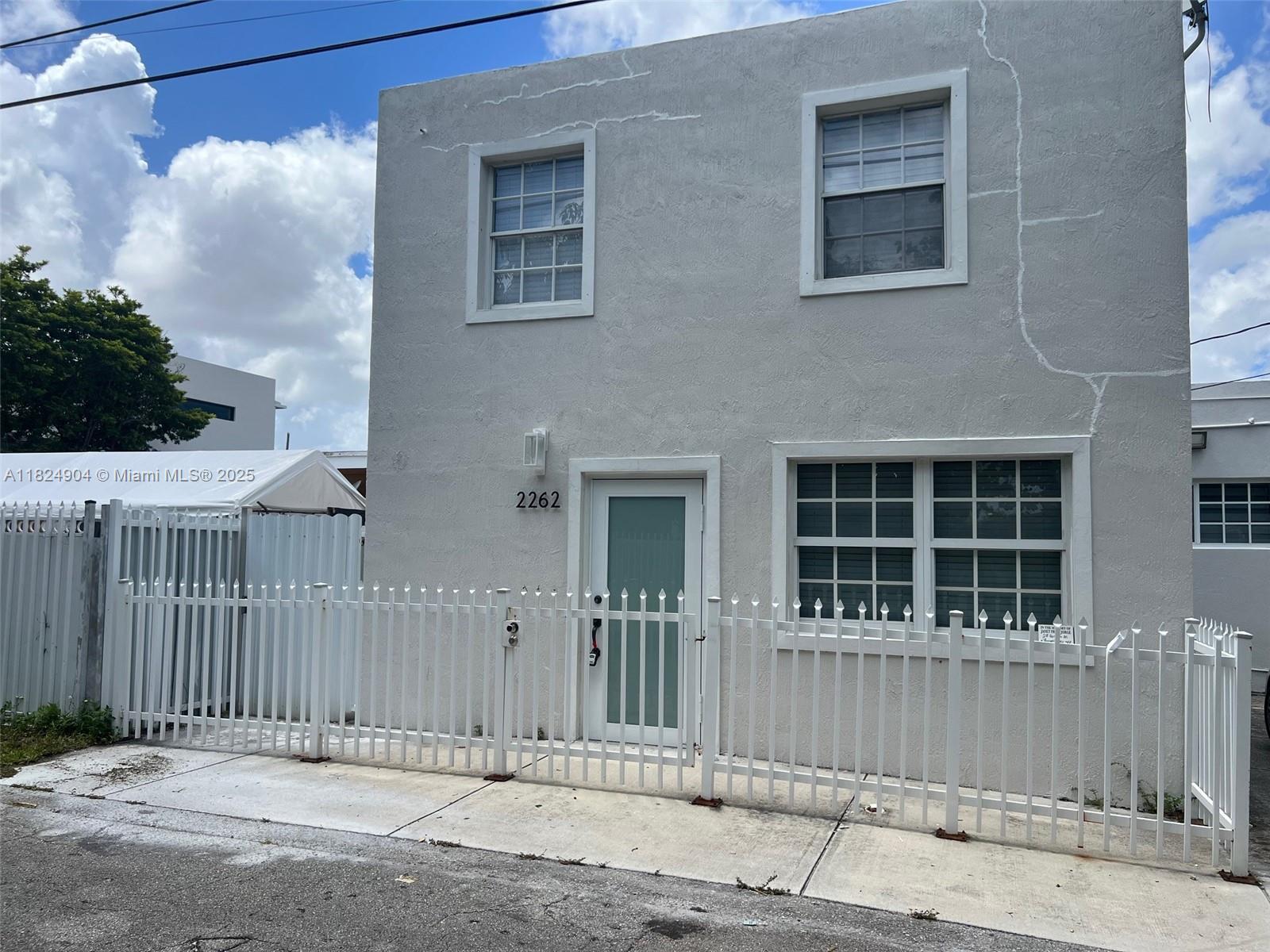 2260 SW 17th St Unit: Back